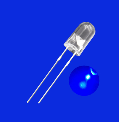 0.5W 5mm LED Light Emitting Diode 520-530nm สีน้ําเงิน 25000mcd เลนส์ใส สําหรับการส่องแสง
